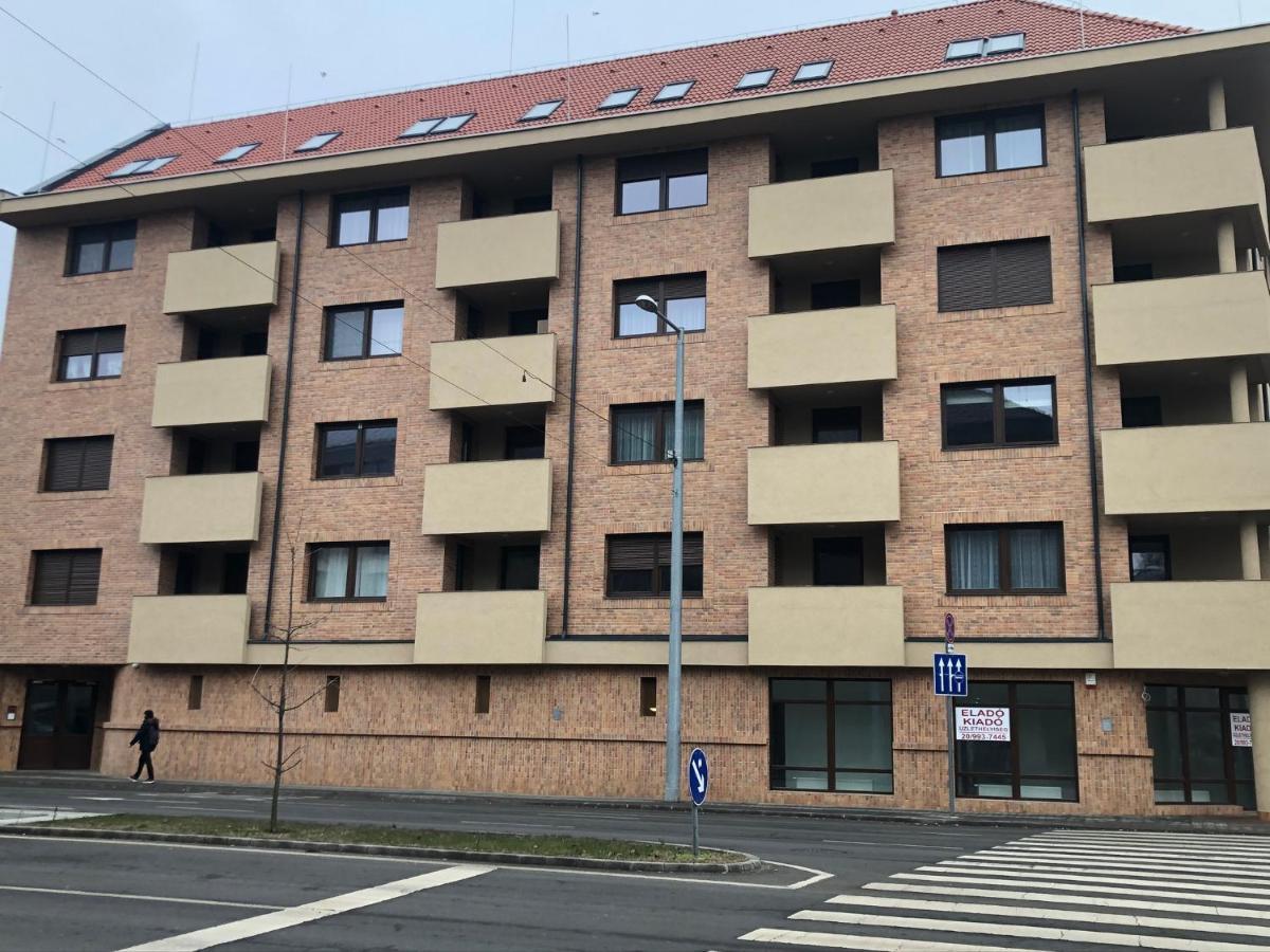 Diamond Apartman Debrecen Eksteriør bilde